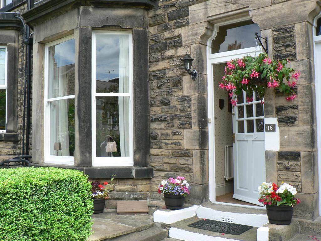 16 Franklin Bijou Boutique Bed & Breakfast Harrogate Bagian luar foto