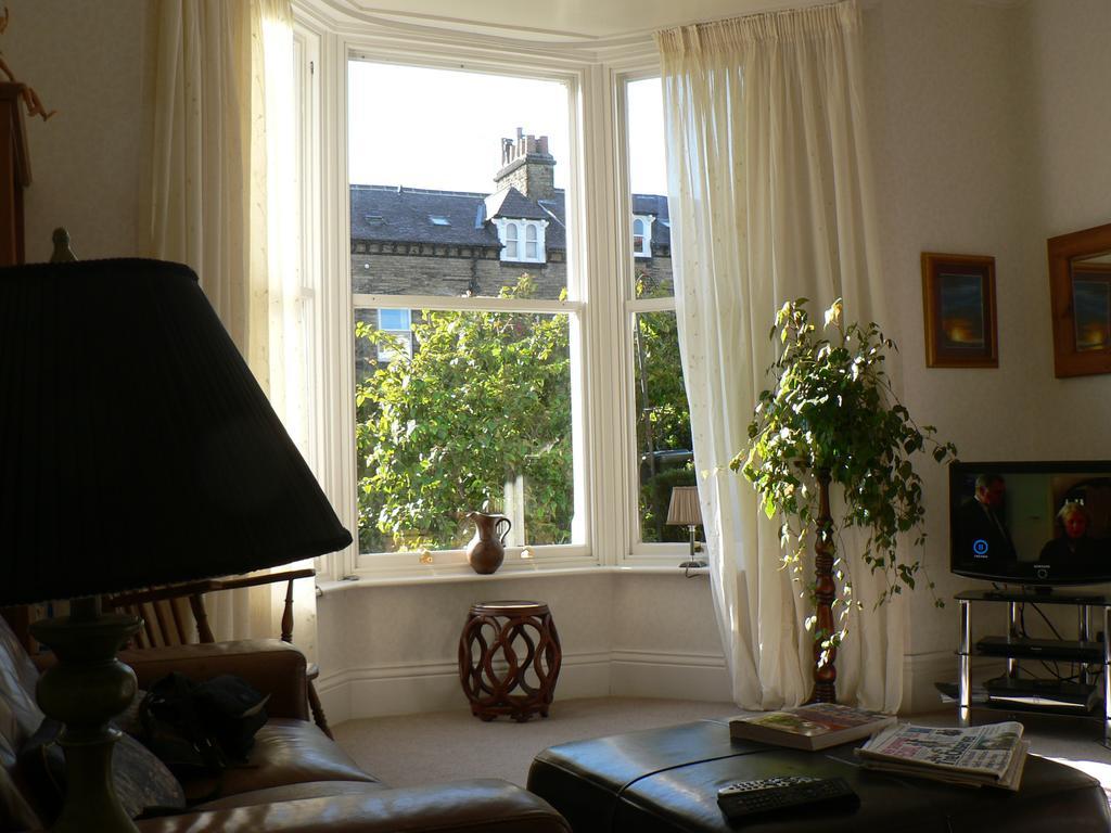 16 Franklin Bijou Boutique Bed & Breakfast Harrogate Bagian luar foto